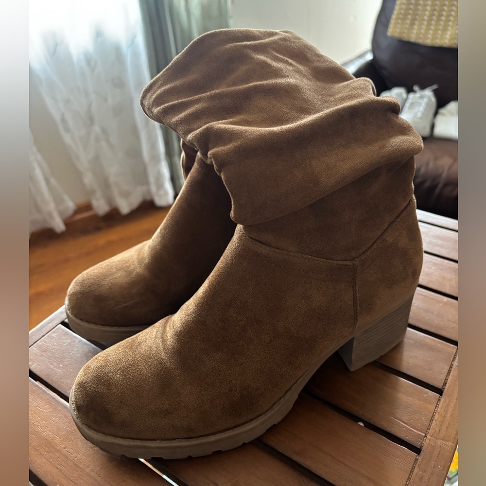 Women’s Sonoma Boots Brown size 8.5